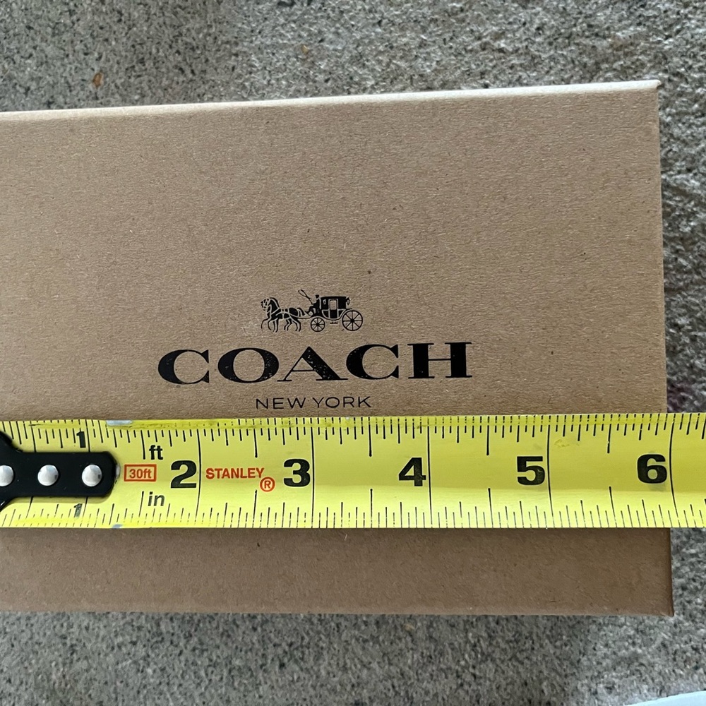 Coach lot - Picture 5 of 11